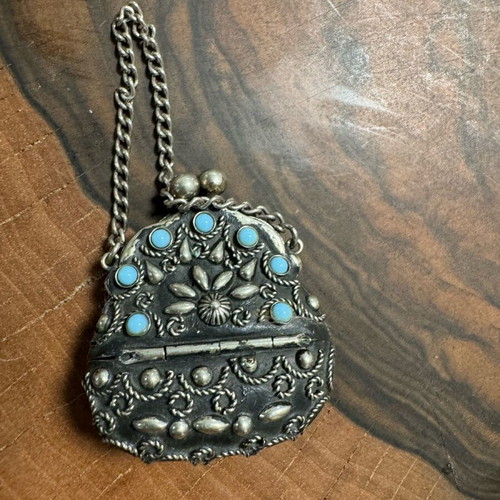 Metal purse like new, small