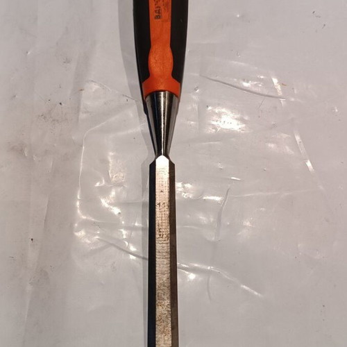 Bahco 10mm chisel like new with rubber plastic handle