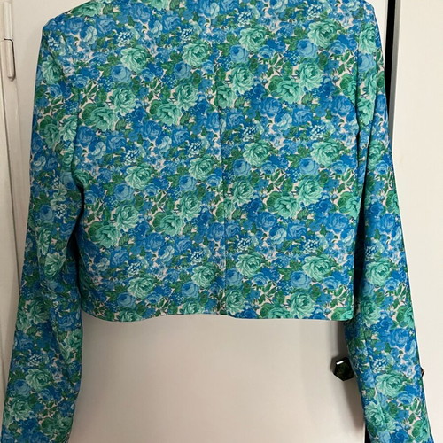 Studio 83 cropped jacket like new with floral print, small