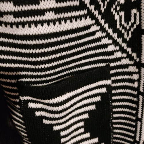 Knitted black and white cardigan new, buttonless with external pockets