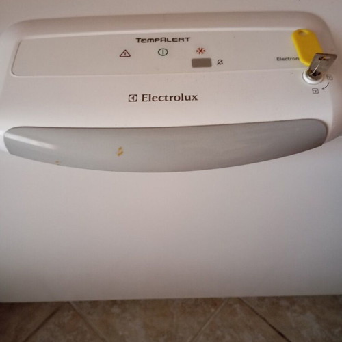 Electrolux EN26106W freezer like new, 260 liters capacity