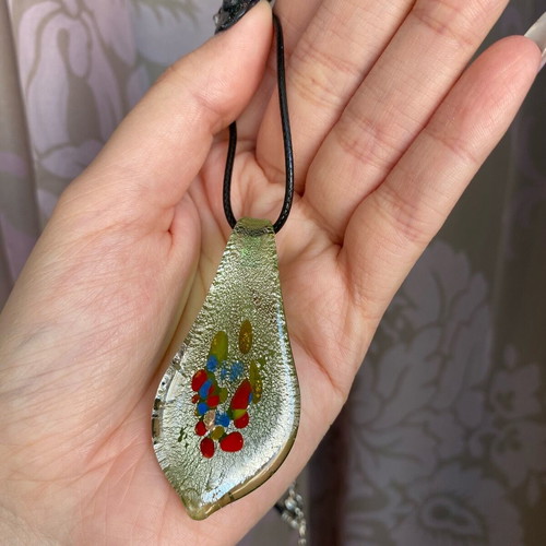 Murano glass green leaf pendant necklace new with black cord