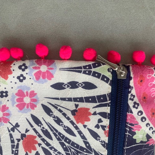 Pretty Me pink and navy paisley pouch makeup bag like new