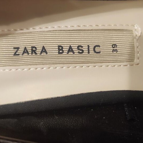 Zara kitten heels black new size 39 with flower detail