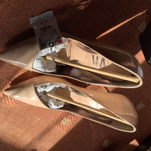 Zara Women Patent Finish High Heel Shoes new, size 40, beige