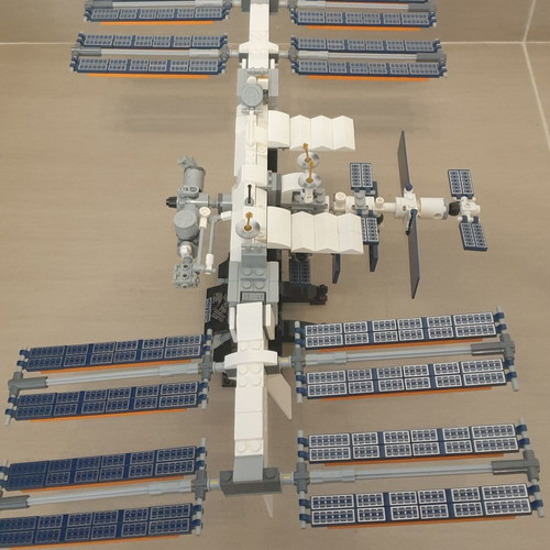 Lego Ideas International Space Station 21321 like new, 864 pieces with instructions and box