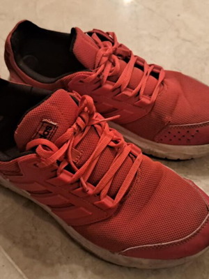 Αθλητικά παπούτσια Adidas σαν καινούργια, κόκκινα, μέγεθος 42