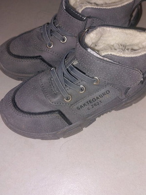 Μποτάκια αγορίστικα μεταχειρισμένα νούμερο 28 χειμερινά με επένδυση