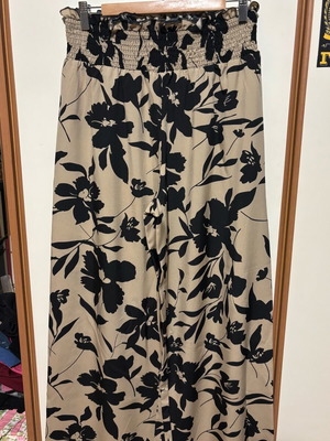 Shein pants like new, size XL, black and beige