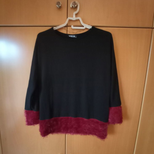 Women's blouse Noice with burgundy faux fur details, new, size M
