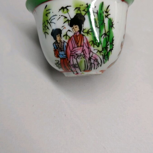 Chinese miniature tea set Zhong Guo Jingdezhen Zhi with 9 pieces, painted geishas