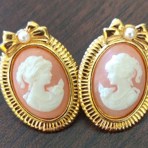 Vintage Avon Romantic cameo necklace set with faux pearl and earrings new