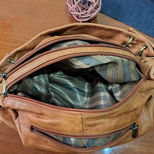 Camel leather handbag like new, brown