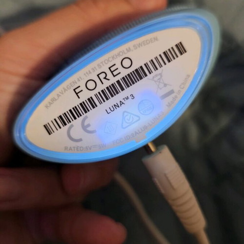 Foreo Luna 3 sonic cleansing device like new with anti-wrinkle effects
