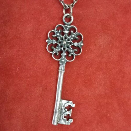 Silver necklace 925 vintage like new with 5.5cm pendant