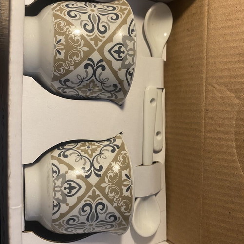 TM Bomboniere Milano Italian porcelain coffee set like new, 2 cups with spoons