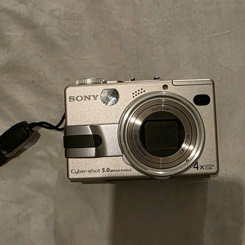 Sony V1 camera refurbished, for parts with charger