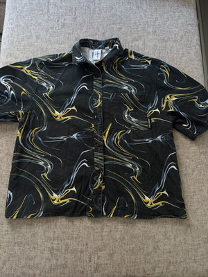 Unisex Collusion Oversized Summer Shirt XS like new, multicolor