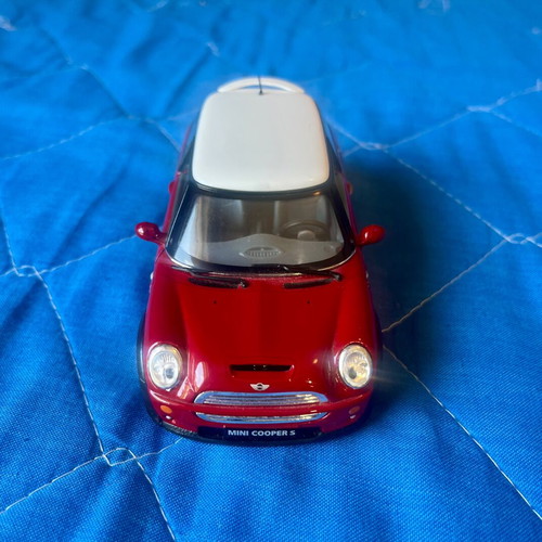 Mini Cooper S miniature model like new, scale 1:28