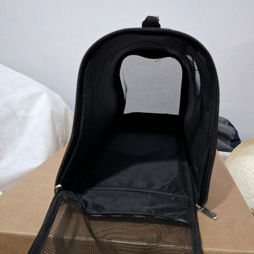 Handheld pet carrier like new for small pets