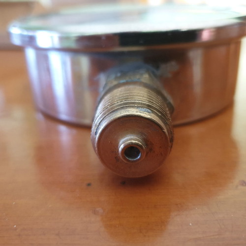 Kindmen oil pressure gauge used, 85 psi / 6 bar, 11 cm diameter