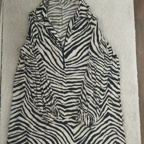 Dress tunic like new, black and white, sizes M to XL