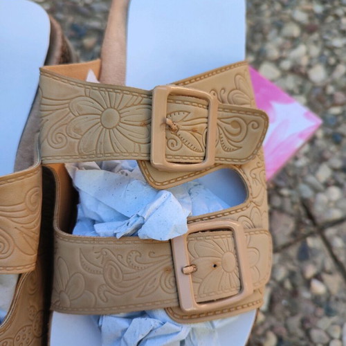 Slippers n38 new beige with embossed design