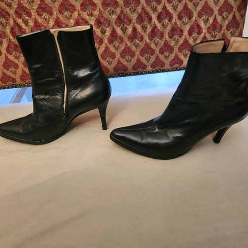 Charles Jourdan leather boots black, like new with zipper