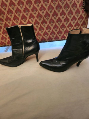 Charles Jourdan leather boots black, like new with zipper