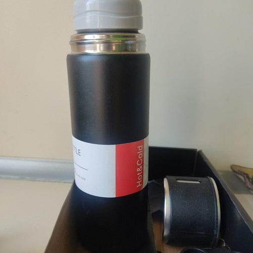 Luxury thermos with 3 cups new, stainless steel