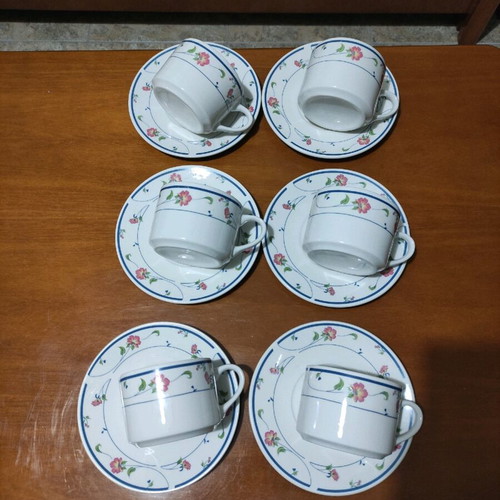 Tea cups like new, set of 6 with saucers