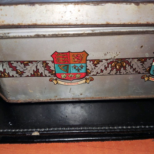 King George V Queen Mary collectible tin used, metal