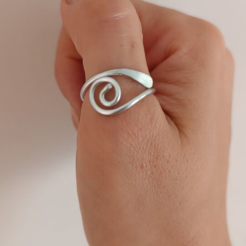 Handmade eye shape ring silver, new, aluminum wire