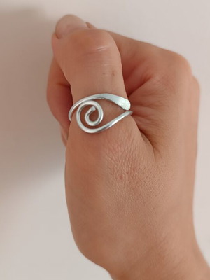 Handmade eye shape ring silver, new, aluminum wire