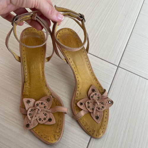 Zara vintage leather sandals size 39 beige like new