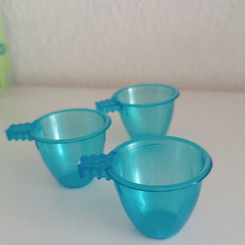 Water cup for parakeets