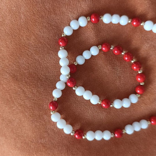 Necklace with opalite and dyed red chalcedony, gold steel details, new