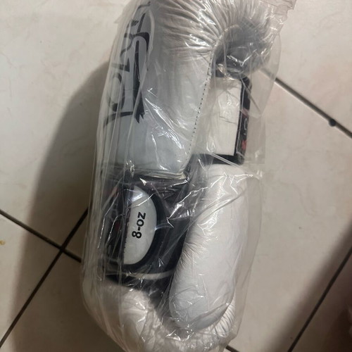 Olympus boxing gloves new, leather