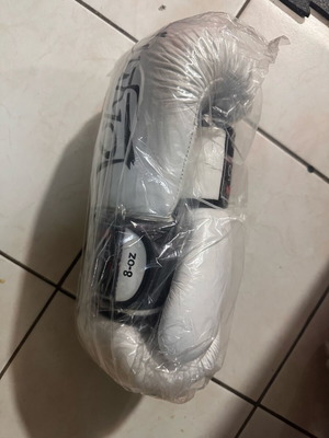 Olympus boxing gloves new, leather