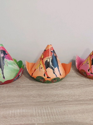 Pierrot paper hats 1970 like new, pack