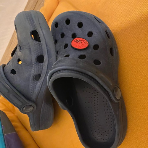 Crocs sandals for boys size 29 used, blue with pins