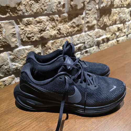 Αθλητικά παπούτσια Nike Revolution 8 σαν καινούργια, νούμερο 44, μαύρα