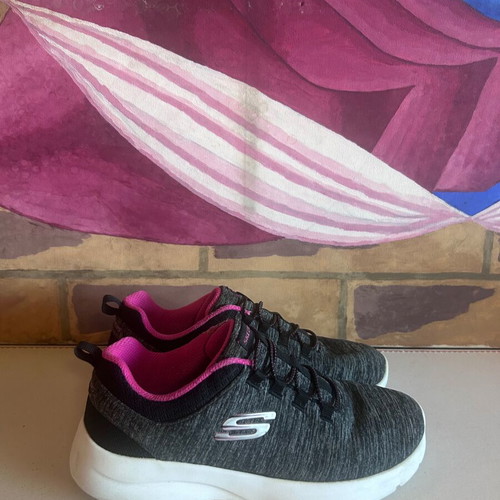 Skechers Dynamight women's athletic shoes with Memory Foam, size 37
