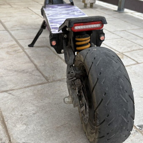 Electric Scooter used with 11-inch wheels and tubeless tires