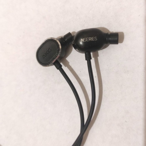 AKG N20 in-ear headphones used with microphone and case
