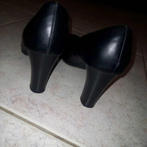 Black pumps size 37 like new