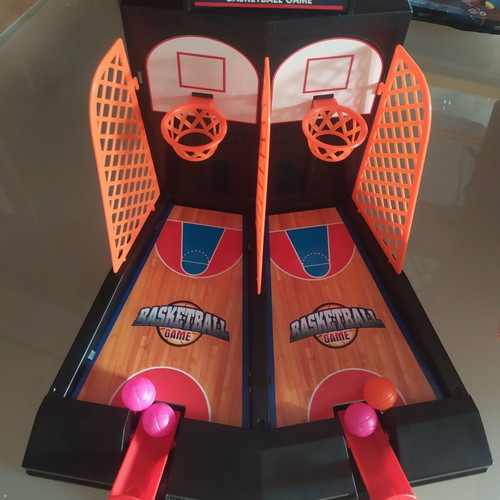 Home Basket tabletop game like new for fun and action