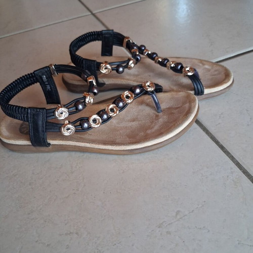 Seven sandals size 37 like new