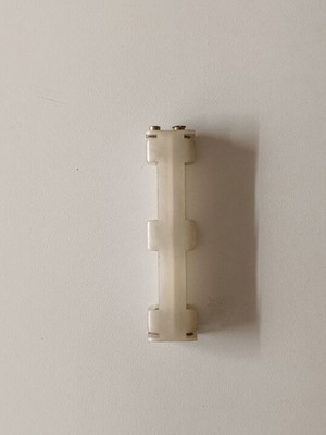 Λευκή θήκη μπαταριών 4x1.5V (6V) σαν καινούργια