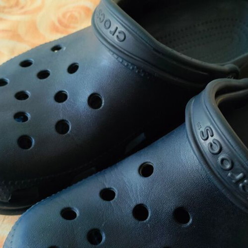 Crocs Classic Clog Navy size M8 W10 EU 41-42 like new